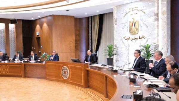 الحكومة تطمئن المصريين